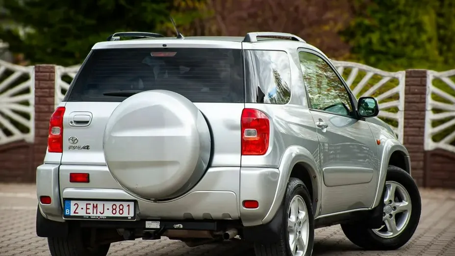 TOYOTA RAV4 -