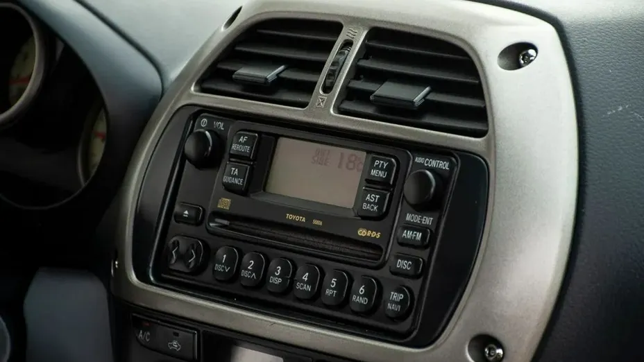 TOYOTA RAV4 -