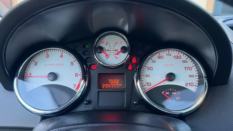 PEUGEOT 207 -