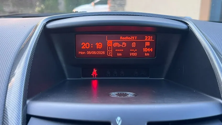 PEUGEOT 207 -