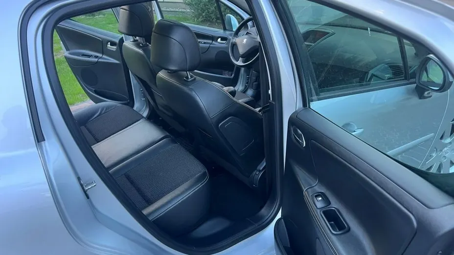 PEUGEOT 207 -