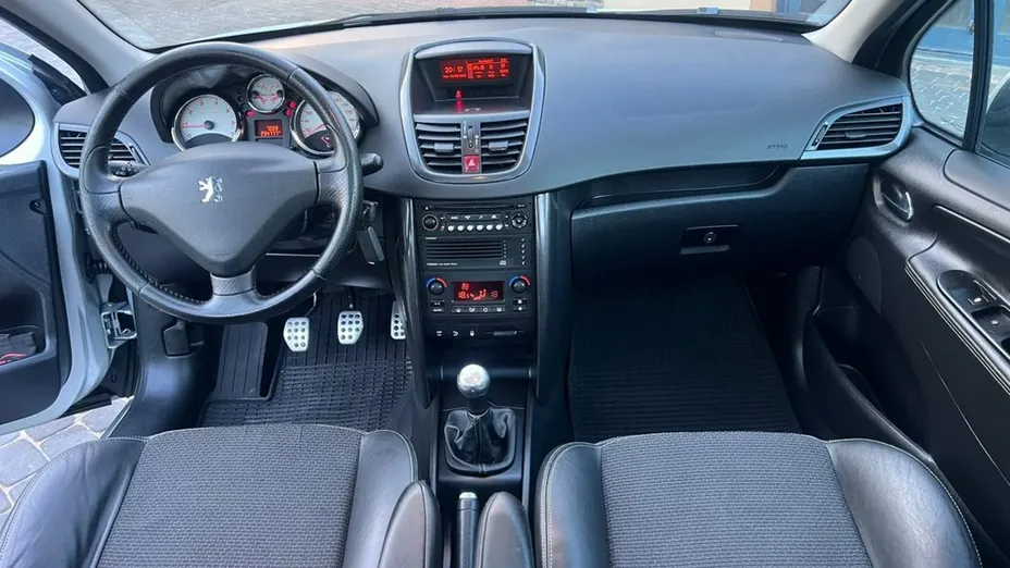 PEUGEOT 207 -