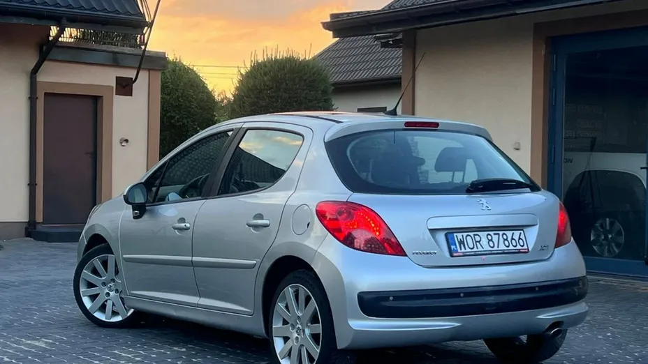 PEUGEOT 207 -