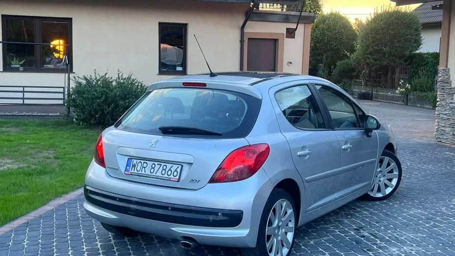 PEUGEOT 207 -