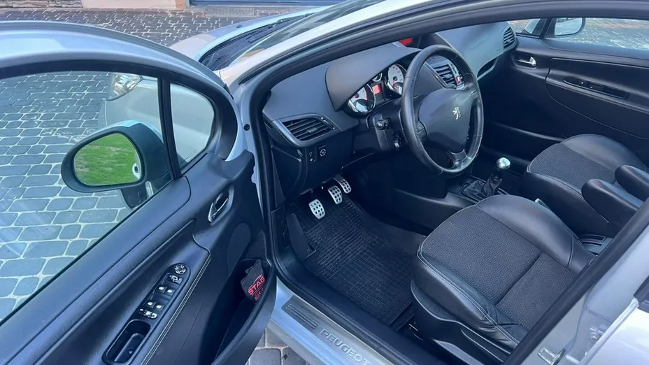 PEUGEOT 207 -