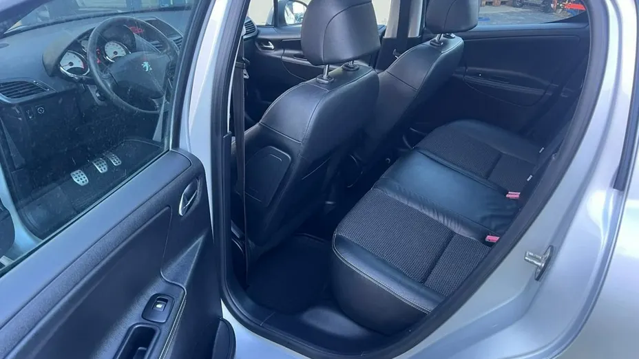 PEUGEOT 207 -