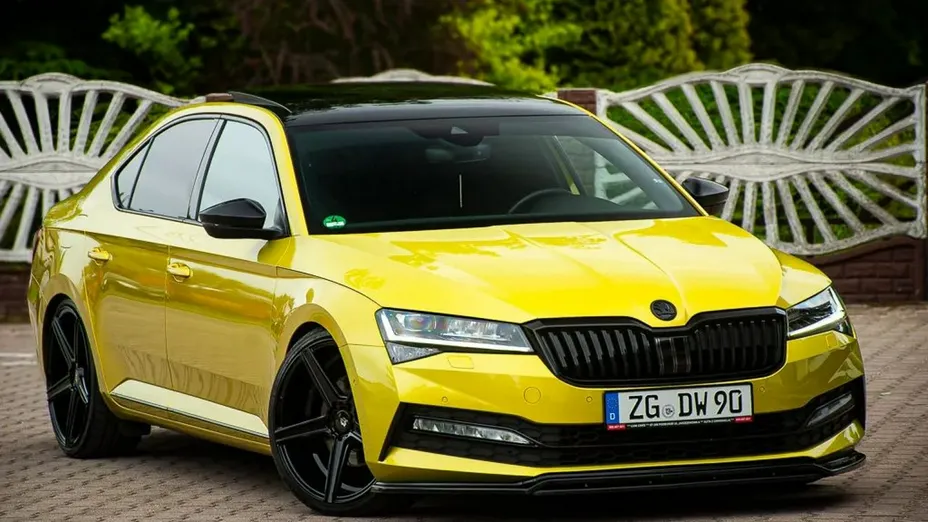 SKODA Superb -