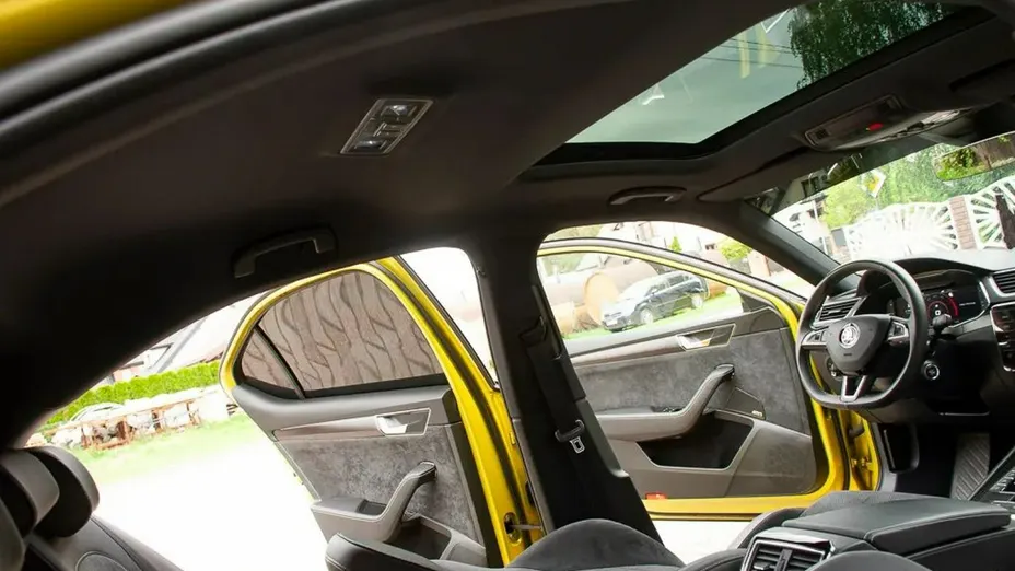 SKODA Superb -