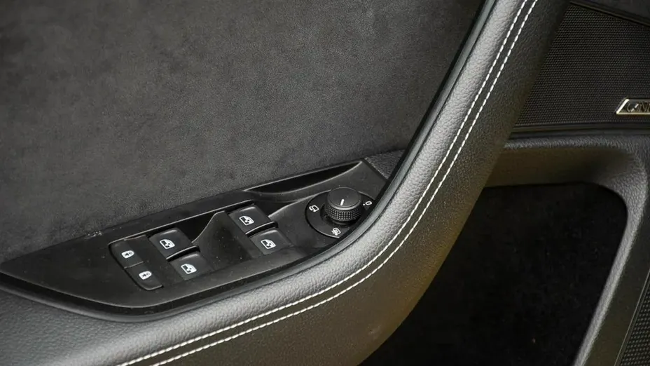 SKODA Superb -