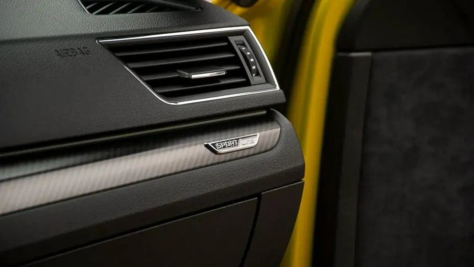 SKODA Superb -