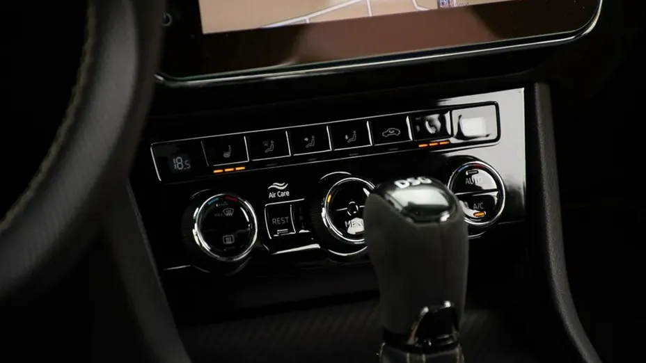 SKODA Superb -