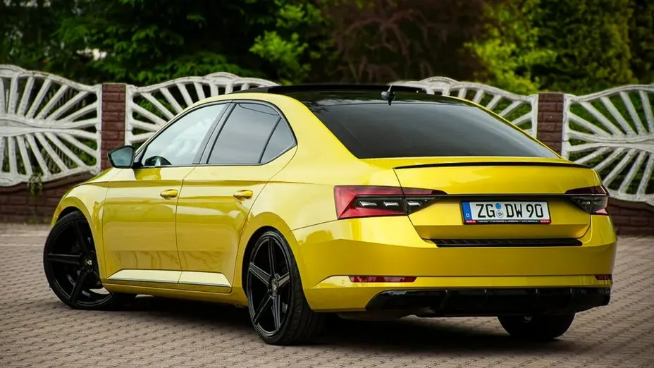SKODA Superb -