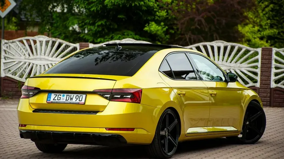 SKODA Superb -