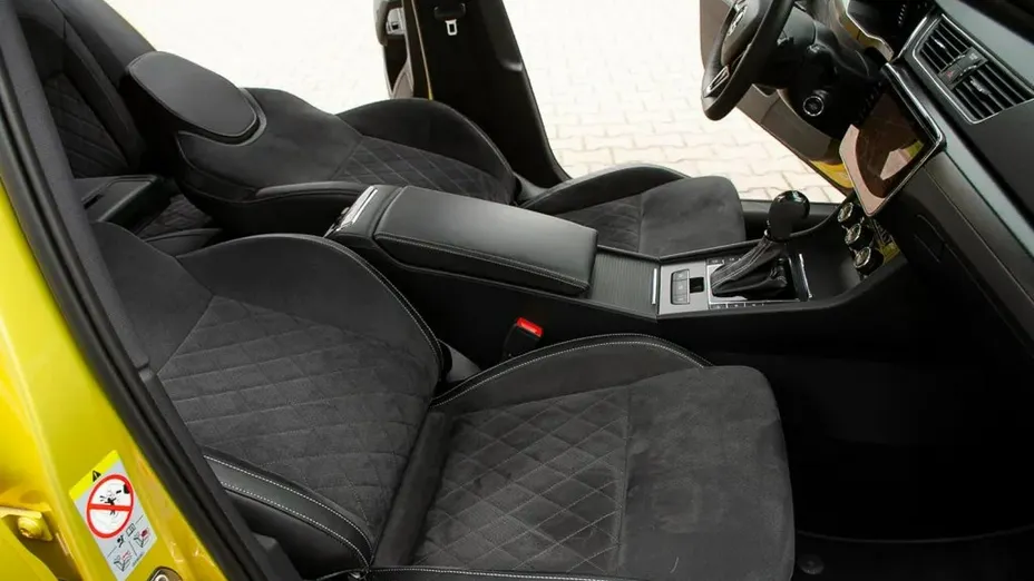 SKODA Superb -