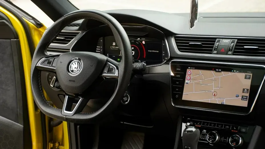 SKODA Superb -