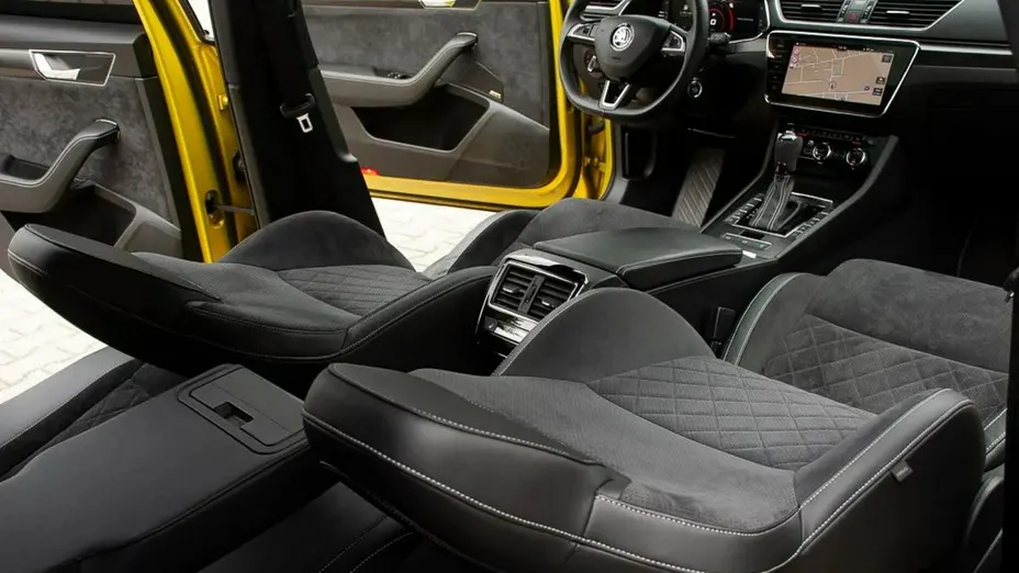 SKODA Superb -