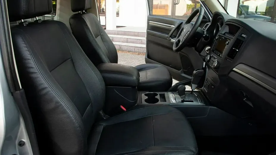 MITSUBISHI Pajero -