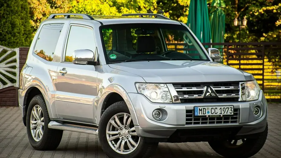 MITSUBISHI Pajero -