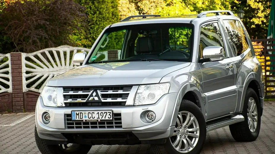 MITSUBISHI Pajero -