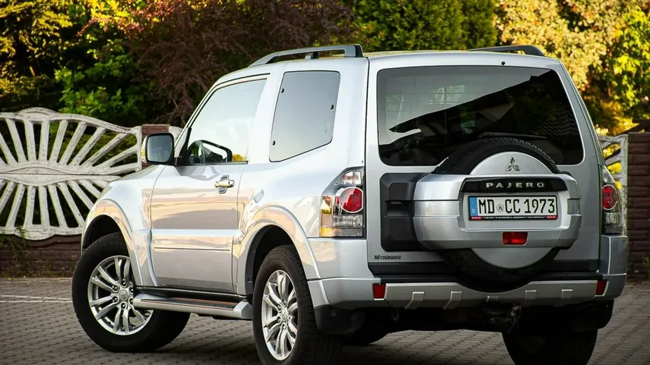 MITSUBISHI Pajero -