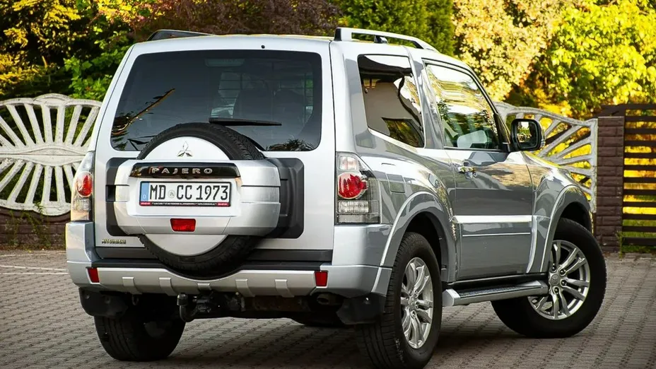 MITSUBISHI Pajero -