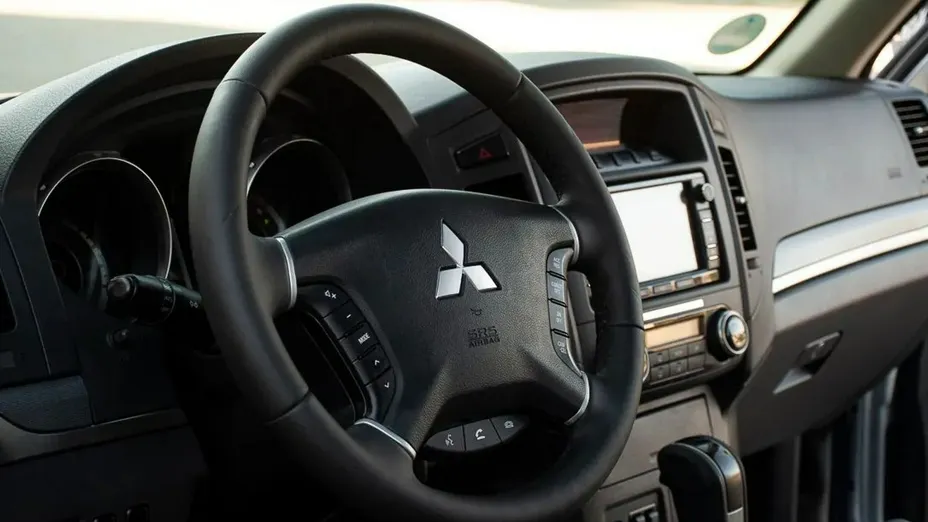 MITSUBISHI Pajero -