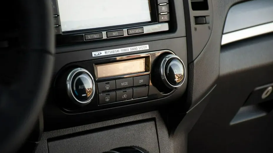 MITSUBISHI Pajero -