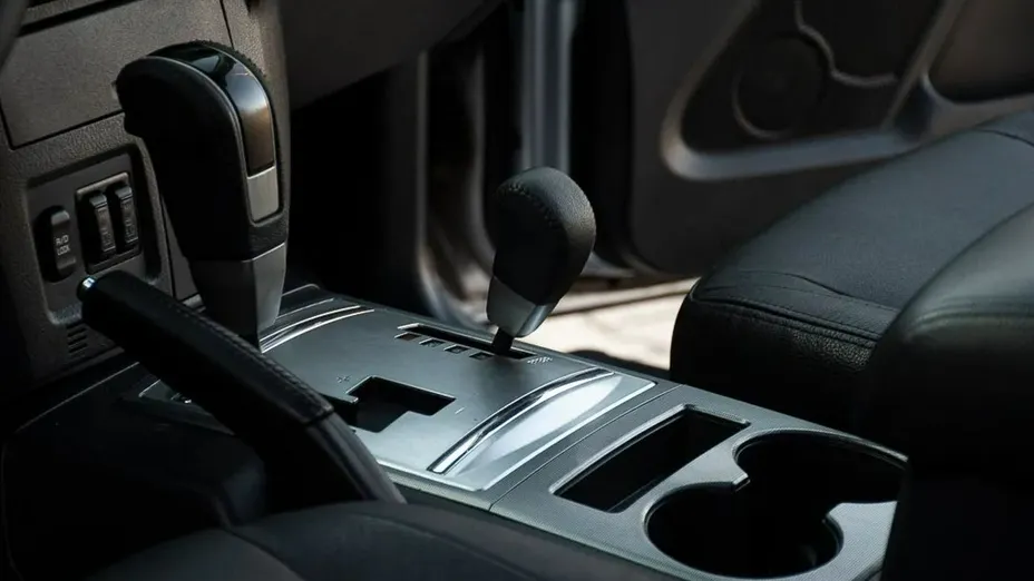 MITSUBISHI Pajero -