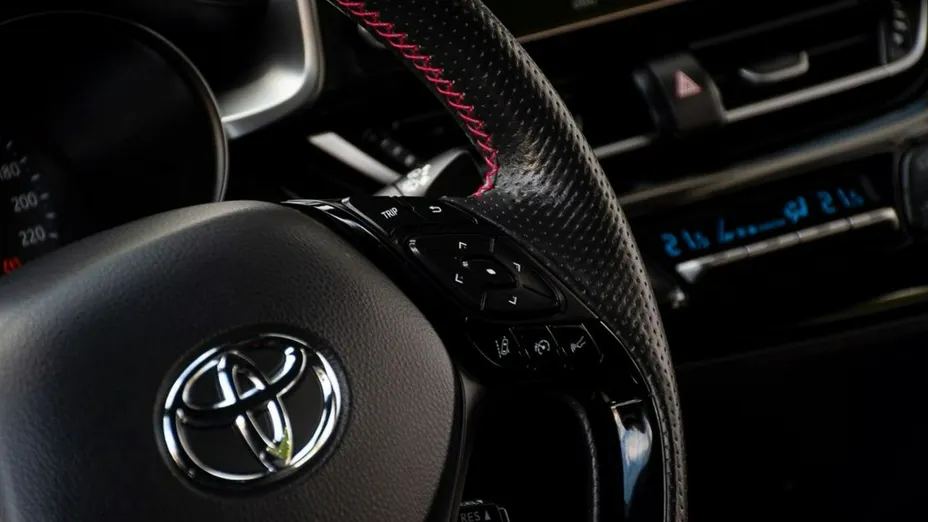 TOYOTA C-HR -