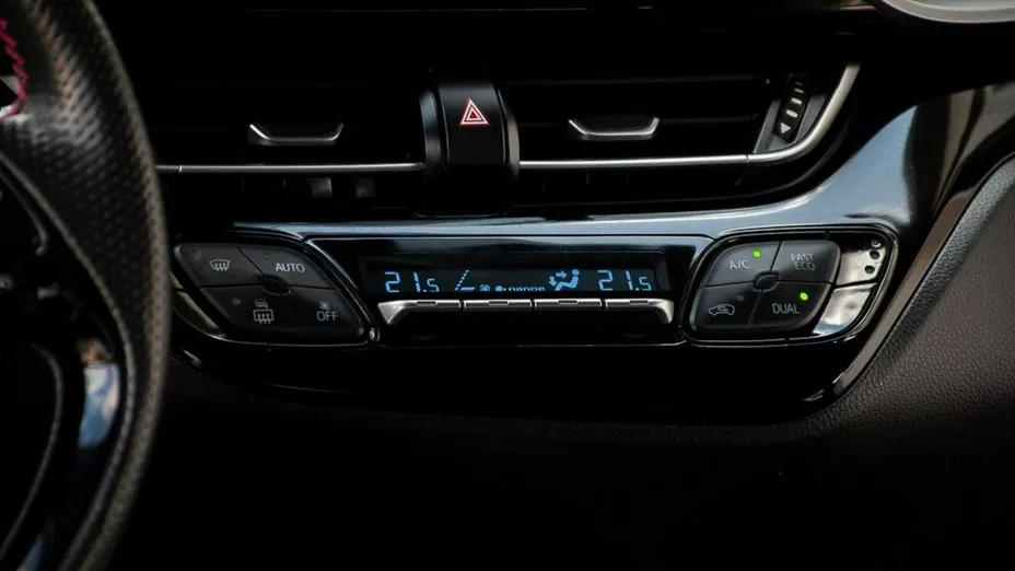 TOYOTA C-HR -