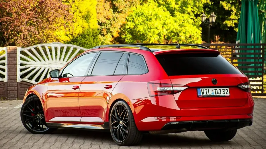 SKODA Superb -