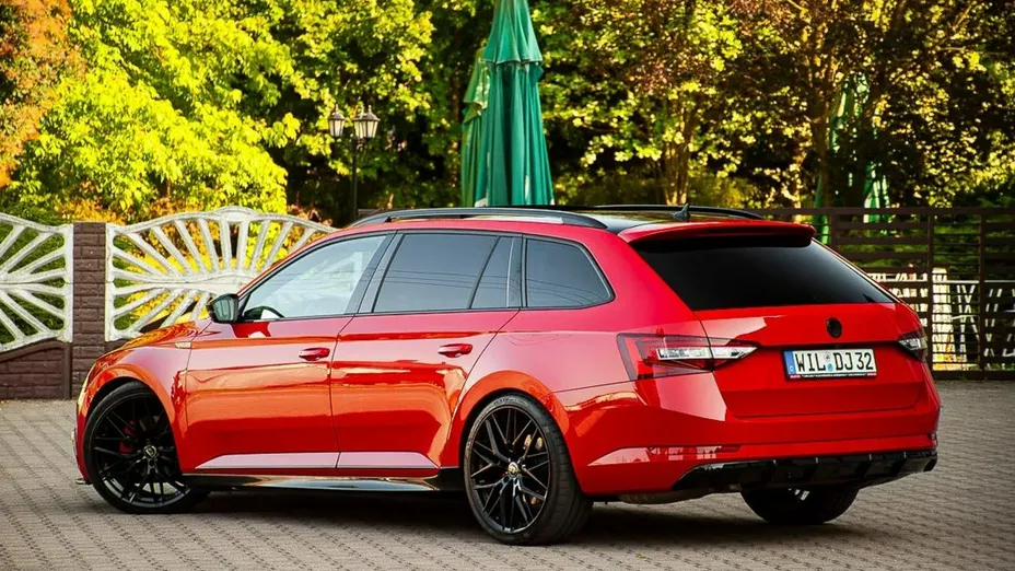 SKODA Superb -