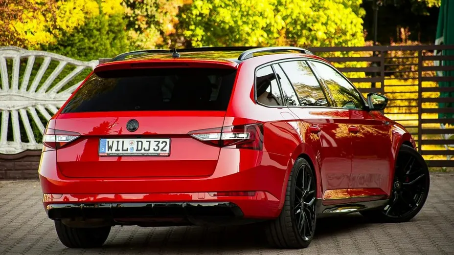 SKODA Superb -