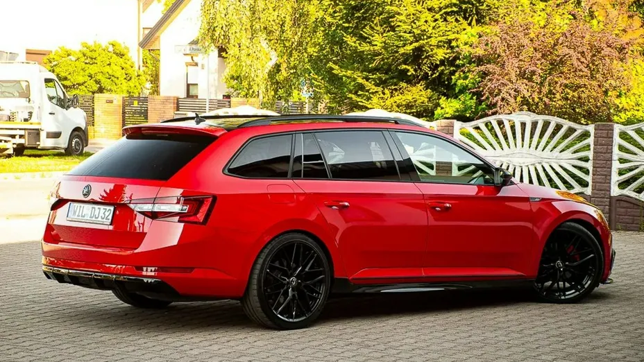 SKODA Superb -