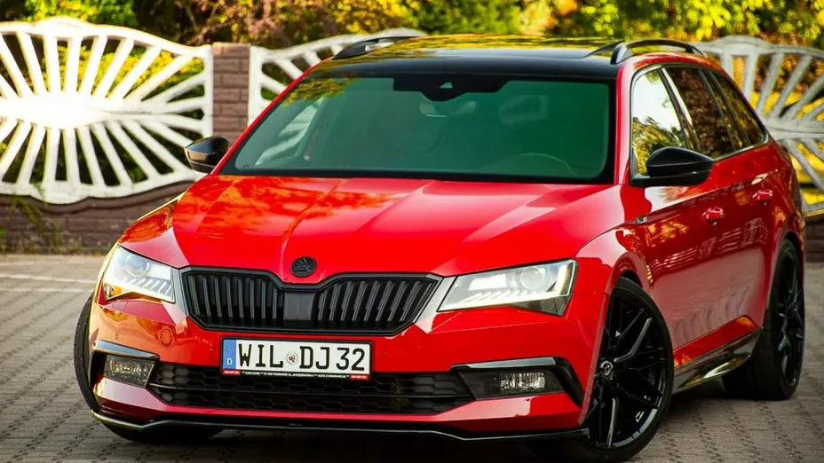 SKODA Superb -
