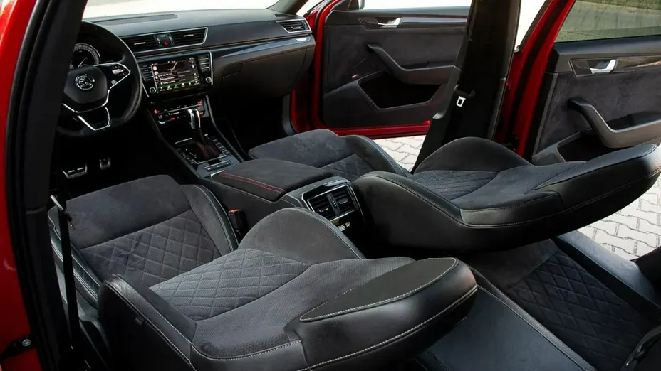 SKODA Superb -
