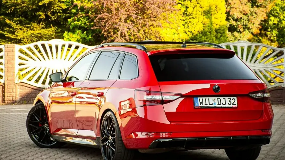 SKODA Superb -