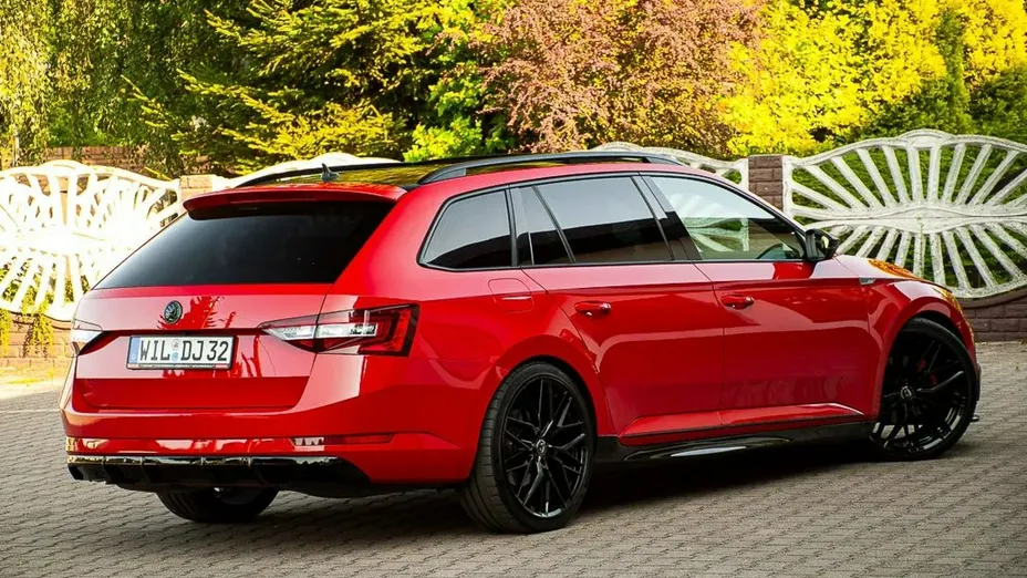SKODA Superb -