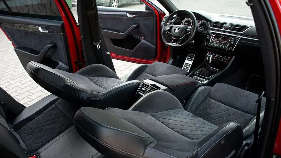 SKODA Superb -