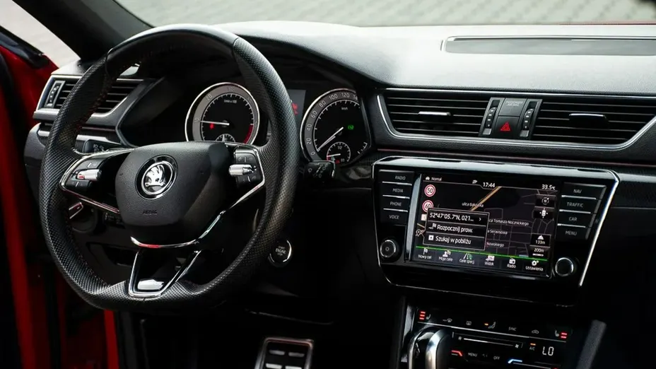SKODA Superb -