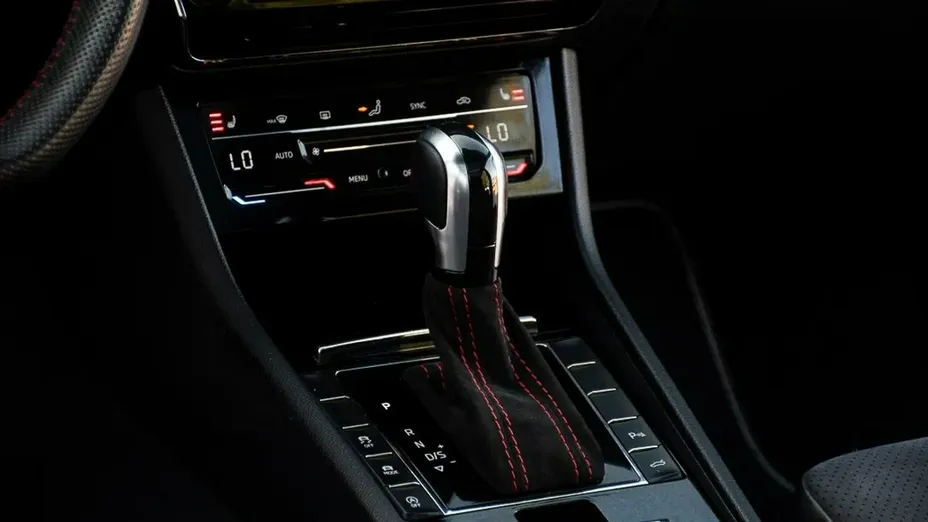 SKODA Superb -