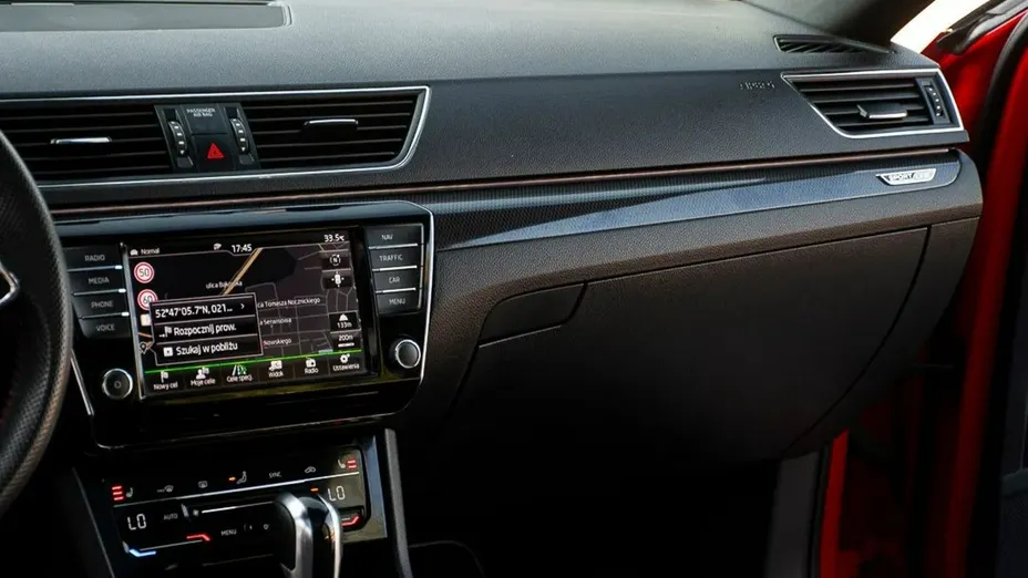 SKODA Superb -