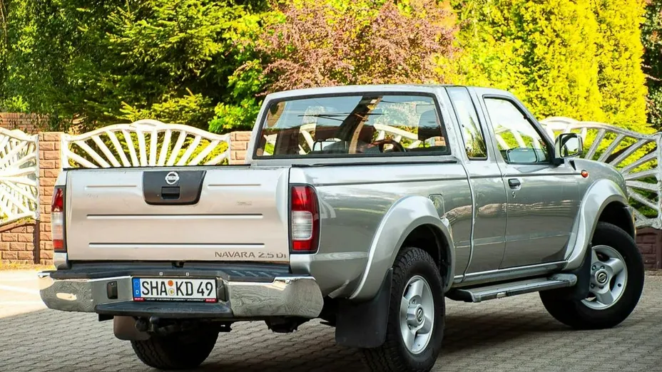 NISSAN Pick Up -