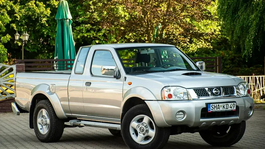 NISSAN Pick Up -