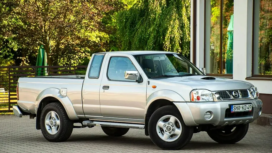 NISSAN Pick Up -