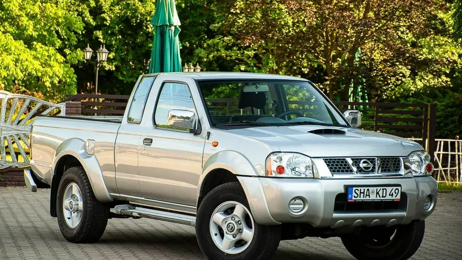 NISSAN Pick Up -