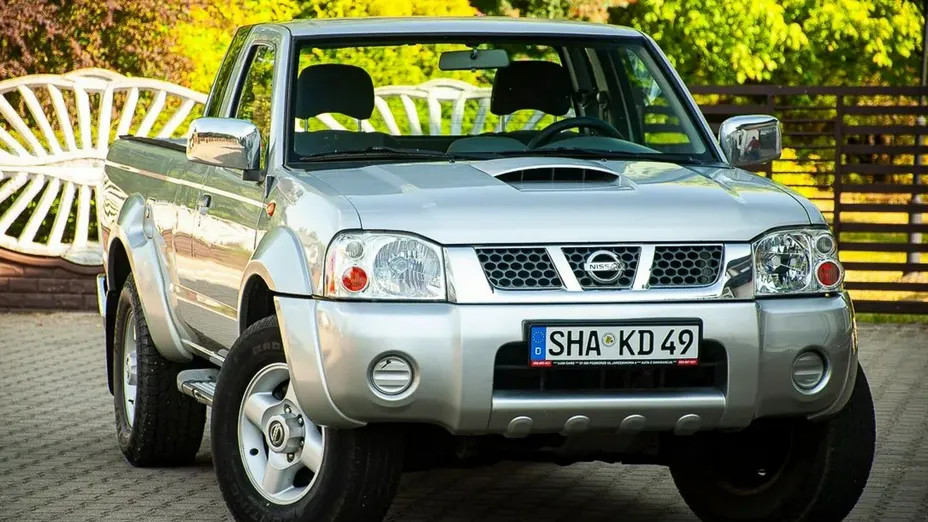 NISSAN Pick Up -