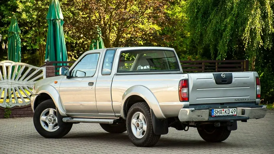 NISSAN Pick Up -