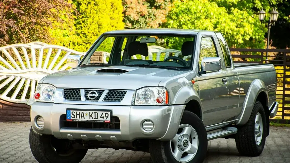 NISSAN Pick Up -