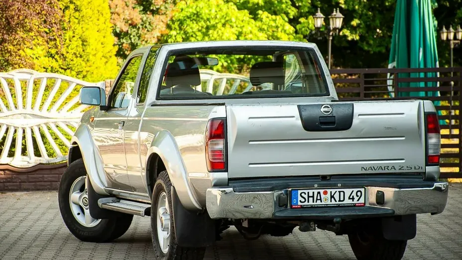 NISSAN Pick Up -